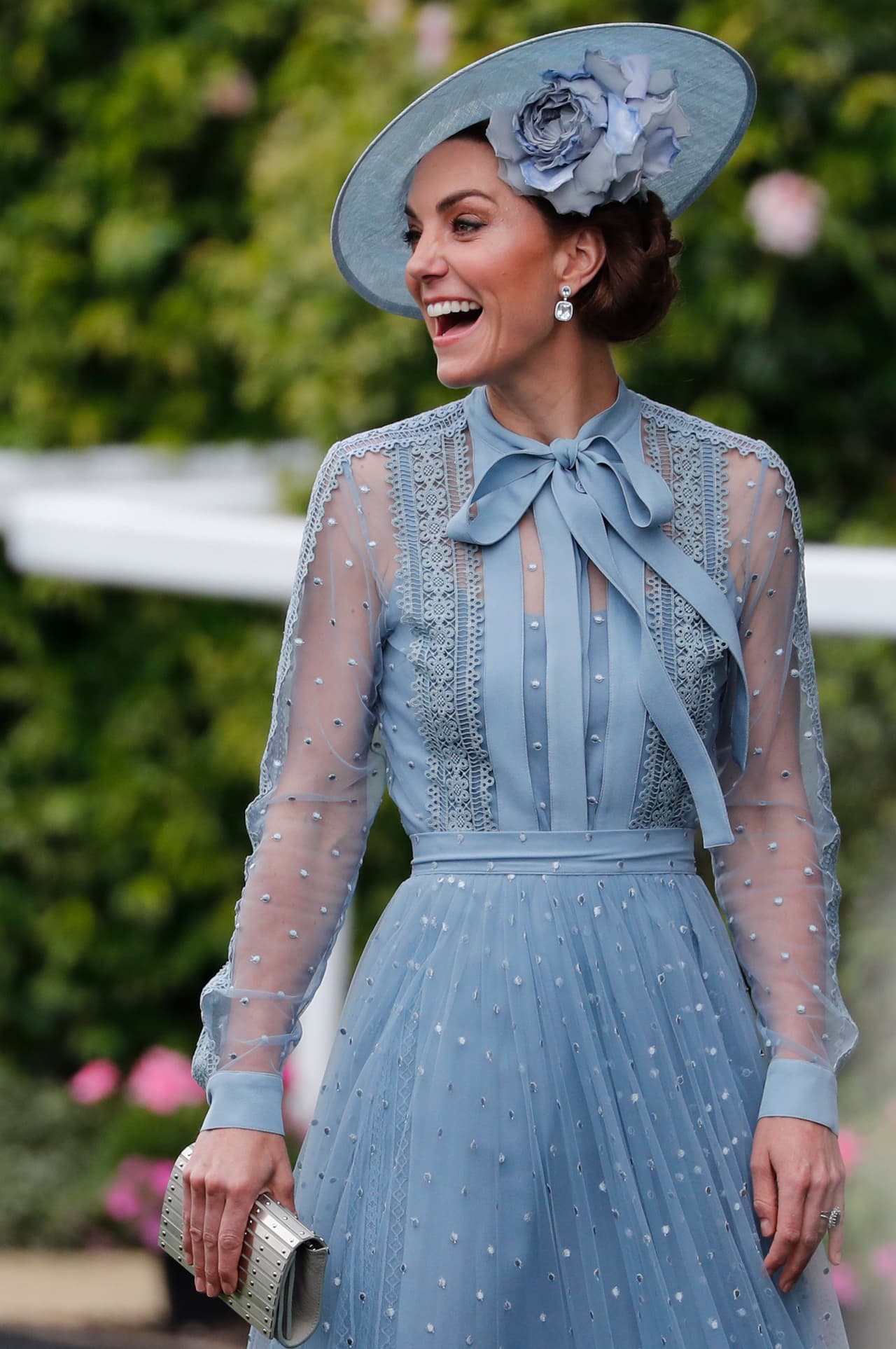 La Duquesa de Cambridge eligió un vestido azul de tul para la reciente edición del Royal Ascot.