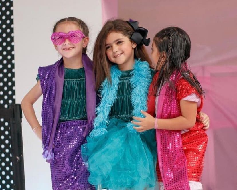 Varios seguidores no tardaron en comentar el posteo, asegurando que las niñas están hermosas. “Futuras actrices y Miss Universo”, “Jacky, tienes a las niñas más bonitas”, “Tus hijas son hermosísimas”, estos fueron algunos de los mensajes que le dejaron a la también actriz.