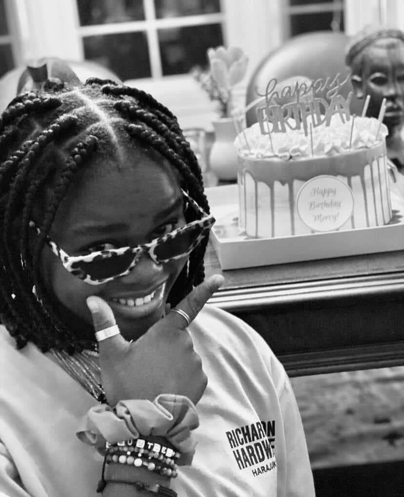Su hija, nació en Malawi, mismo lugar en el que la estrella de pop construyó un hospital con el nombre de la adolescente.
<br>