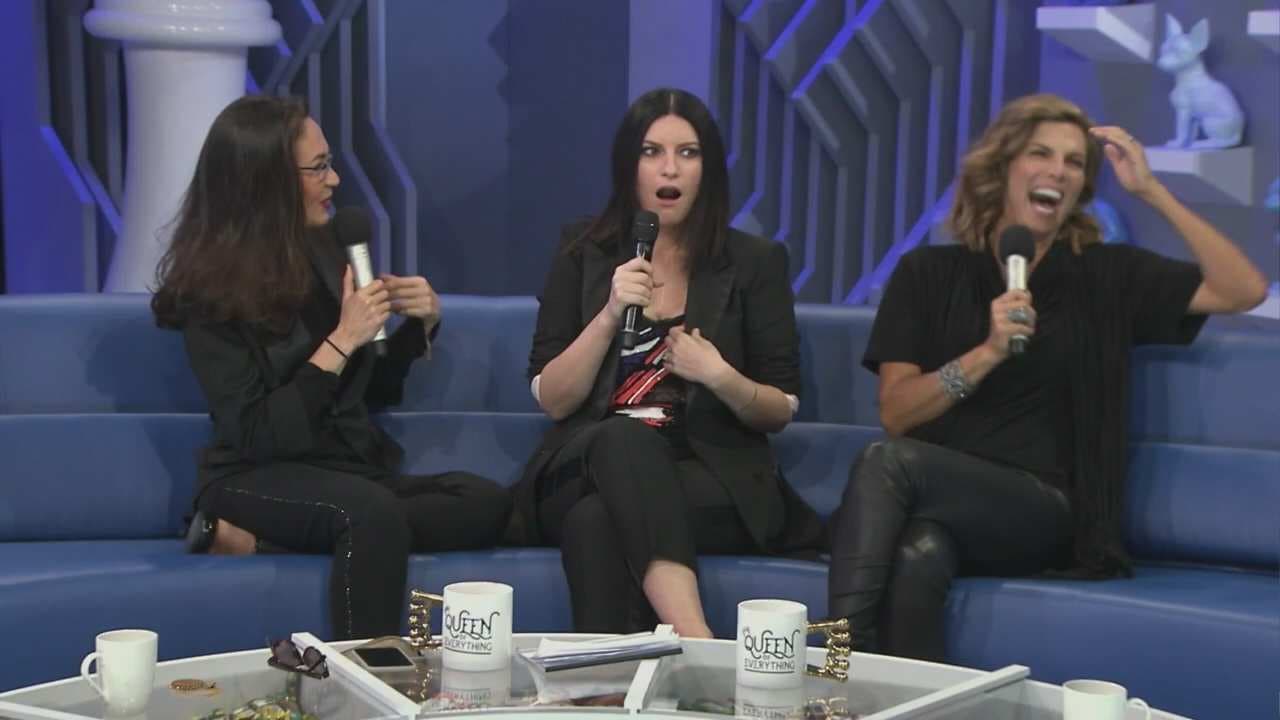 Así reaccionó Laura Pausini cuando Yolanda Andrade le propuso leerle ¡los pezones!