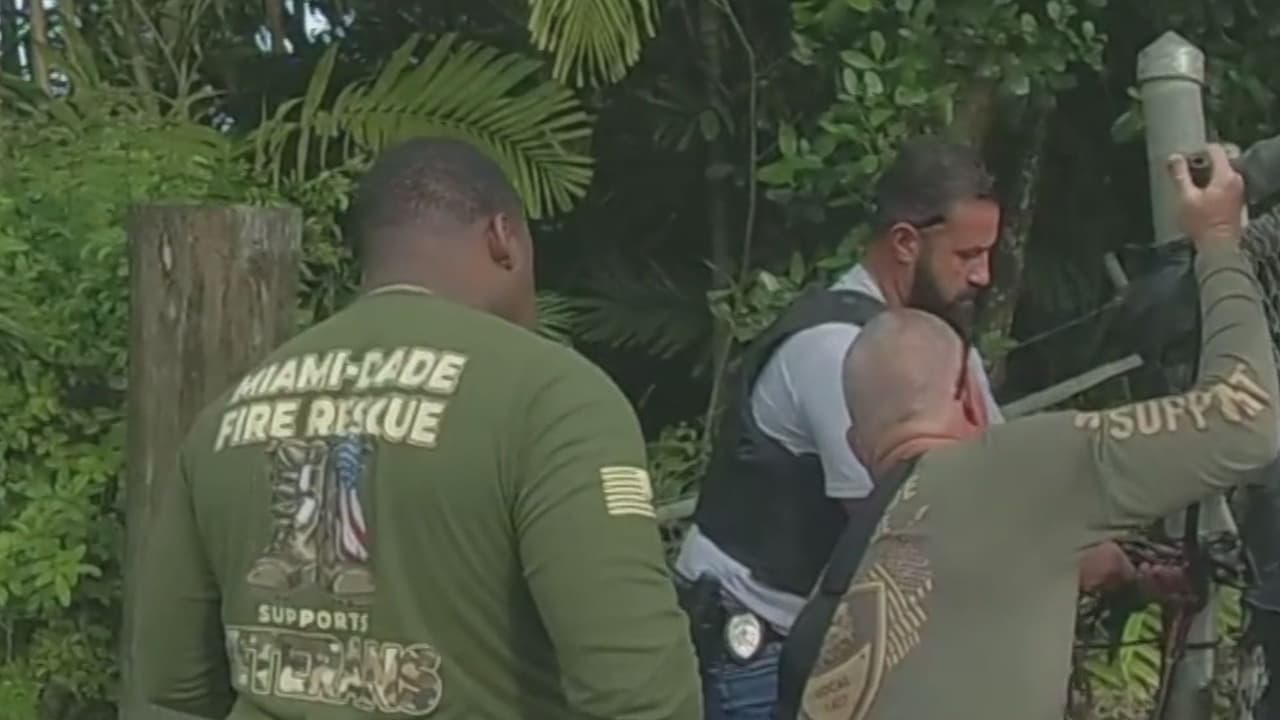 Revelan videos de cámaras corporales de tiroteo policial que dejó a una persona muerta