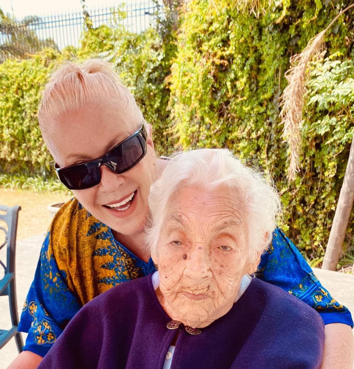 Abuelita de Thalía está hospitalizada y piden oraciones