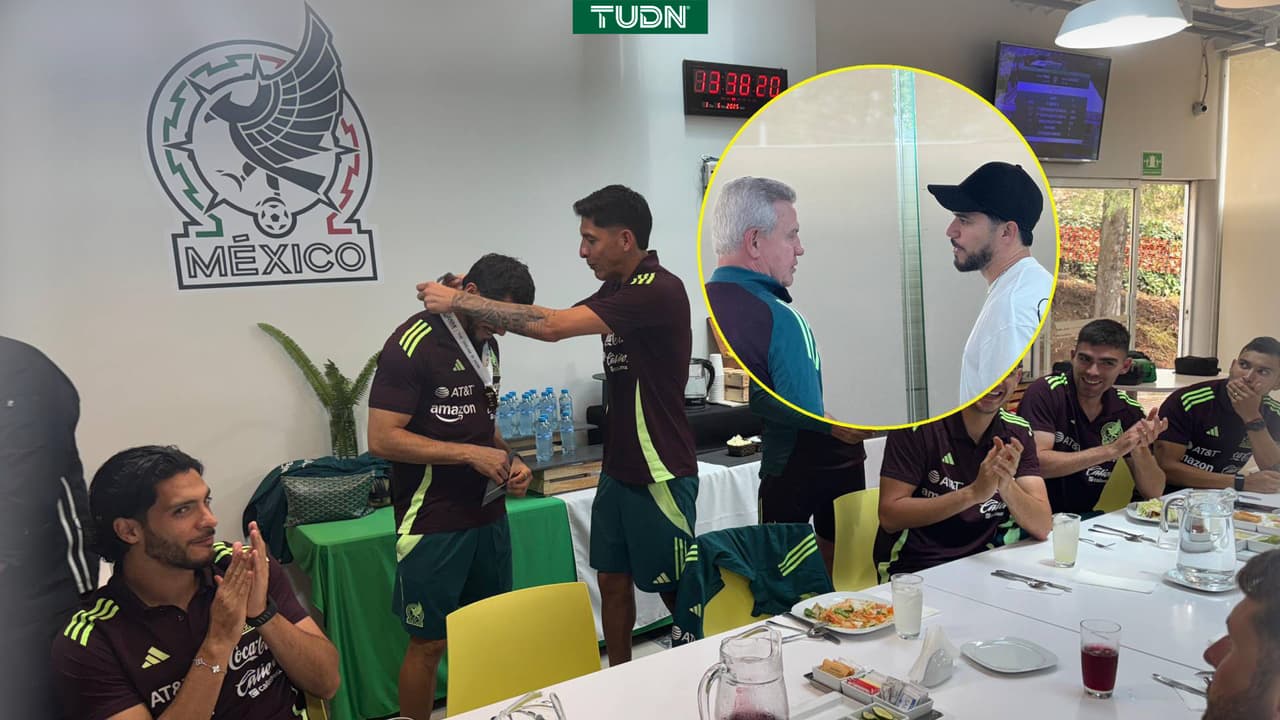 Henry Martín recibe medalla de campeón tras reportar con el Tri
