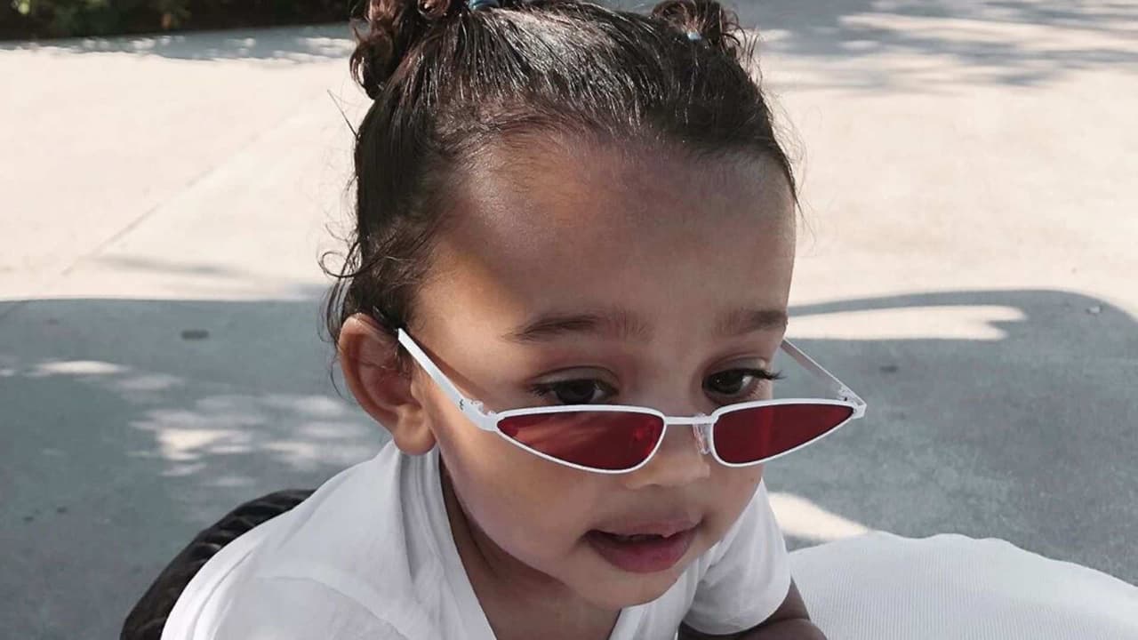 Chicago West, hija de Kim Kardashian, y su adorable pasarela con las zapatillas de su mamá
