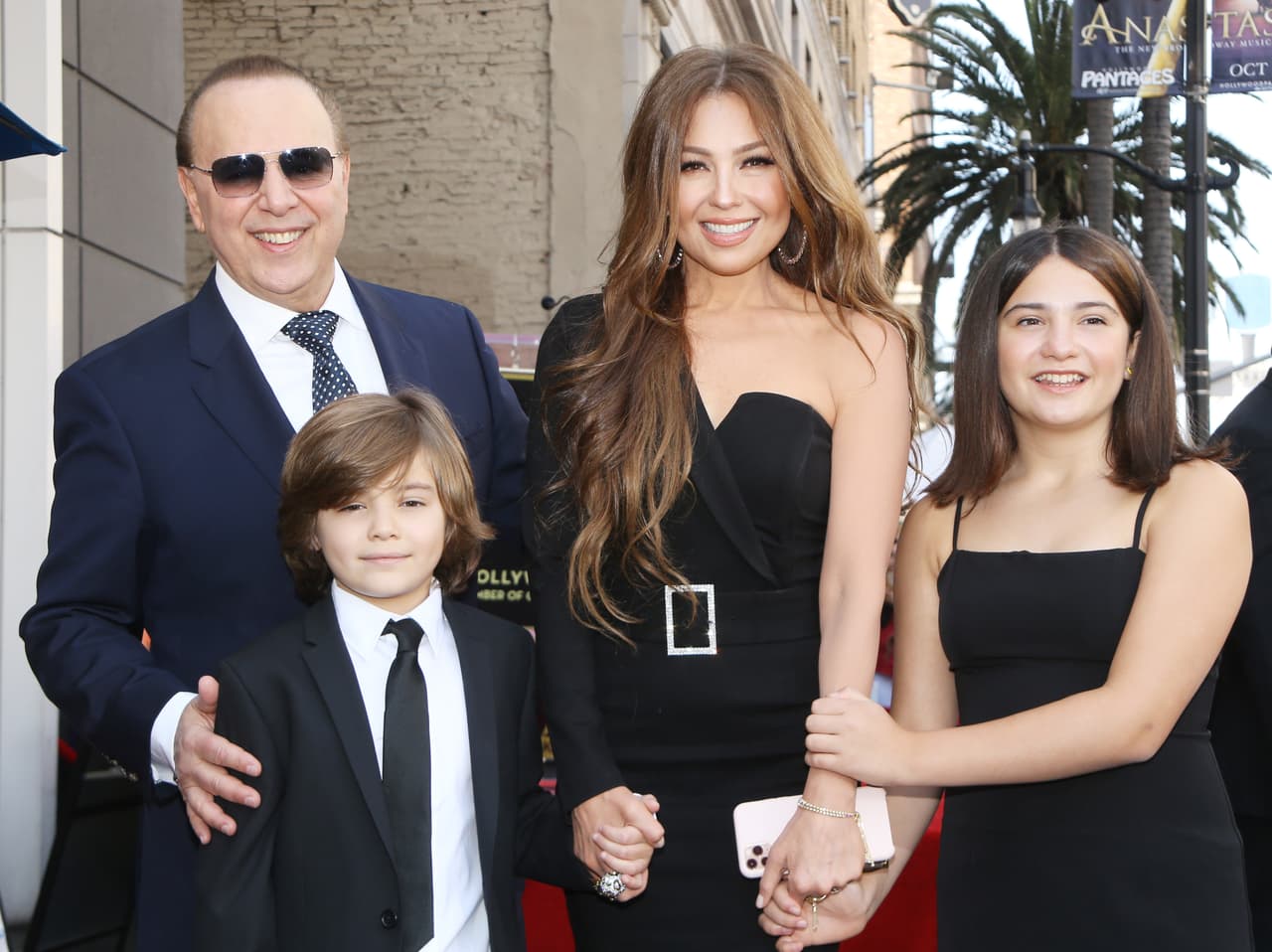 Desde hace casi 20 años, 
<b>Thalía</b> y 
<b>Tommy Mottola </b>tienen un sólido matrimonio. Él ya había sido padre en dos ocasiones y con la actriz tuvo otros dos. El empresario de 70 años de edad, procreó con la mexicana a Sabrina Sakae en el 2007 y a Matthew Alejandro en el 2011.