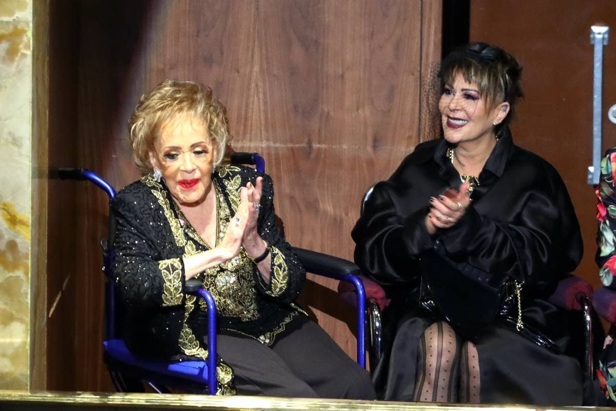 Silvia Pinal feliz en el homenaje que le rindieron en Bellas Artes