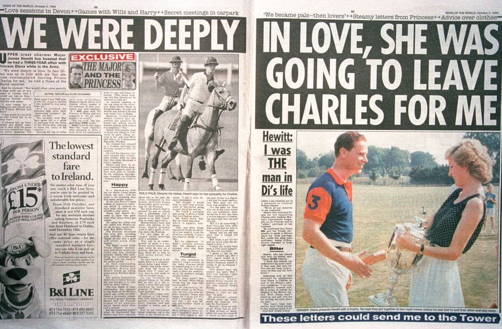"La respuesta a eso es el señor James Hewitt. Él era instructor de equitación de Diana y tuvieron un amorío secreto durante cinco años, mientras Diana estuvo casada con Carlos. Y todo esto tuvo lugar, casualmente, al rededor del año en que Harry nació... y si eso no es suficiente prueba para ustedes, vean esto", menciona la tiktoker al compartir comparaciones entre Harry y James, quienes comparten no solo el mismo tono de cabello, sino también perfil, mirada y hasta sonrisa.
