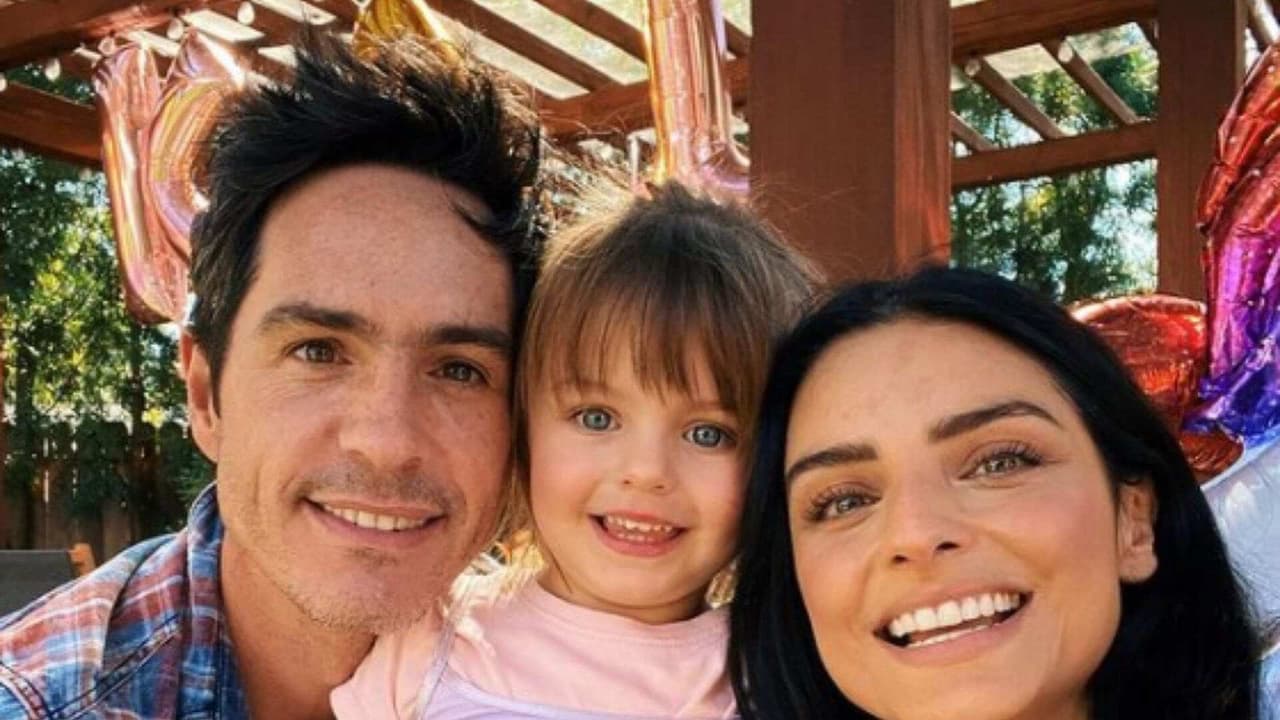 Kailani sorprende con alocado cambio de look: le hicieron mechitas azules