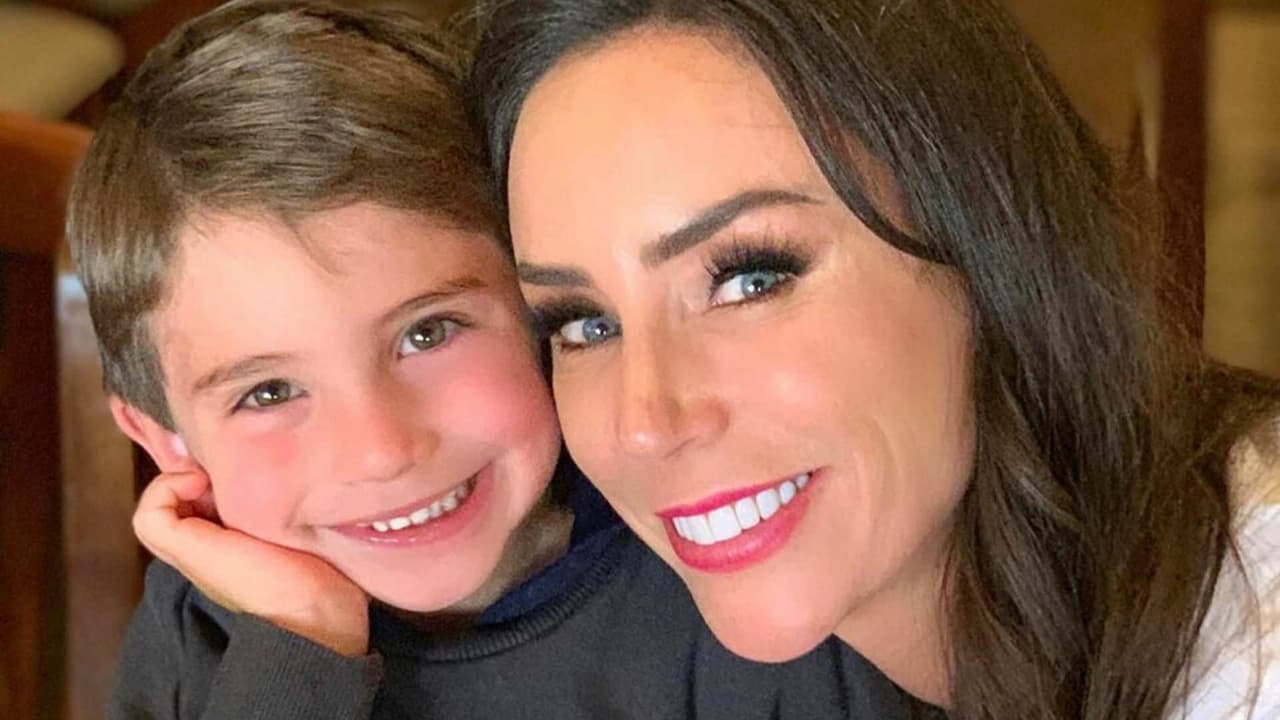 Video: Inés Gómez Mont le hace exámen de actuación a su hijo Bosco y el resultado es muy gracioso