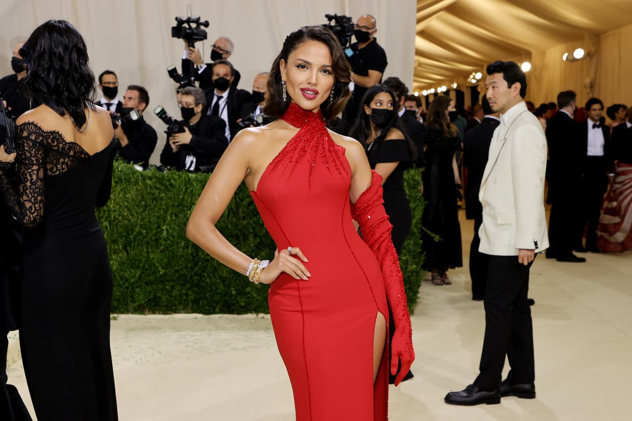 NEW YORK, NEW YORK - SEPTEMBER 13: Eiza González attends The 2021 Met Gala Celebrating In America: A Lexicon Of Fashion at Metropolitan Museum of Art on September 13, 2021 in New York City. (Photo by Mike Coppola/Getty Images)