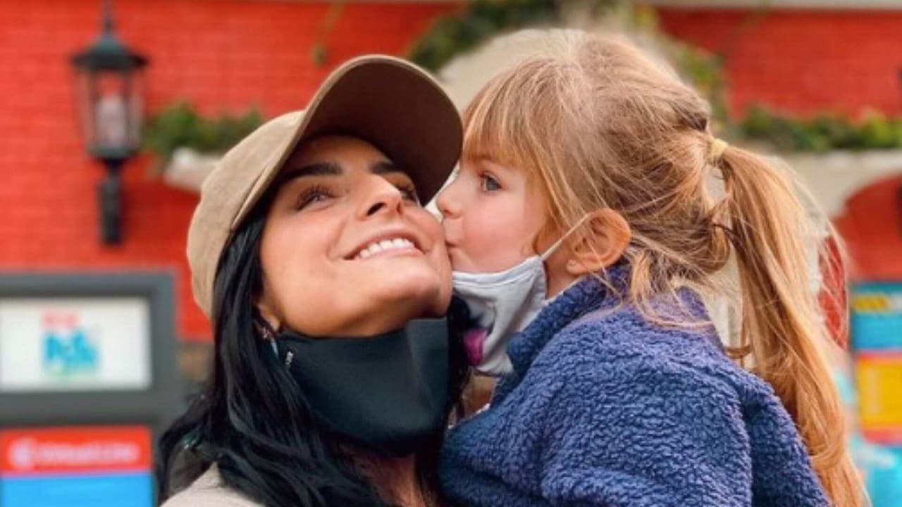 Aislinn Derbez pasó una Navidad llena de hormigas por culpa de Kailani