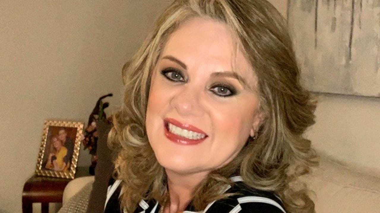¿Rosa con morado? Erika Buenfil sorprende con 'nuevo' color de cabello: ‘Me gustó’