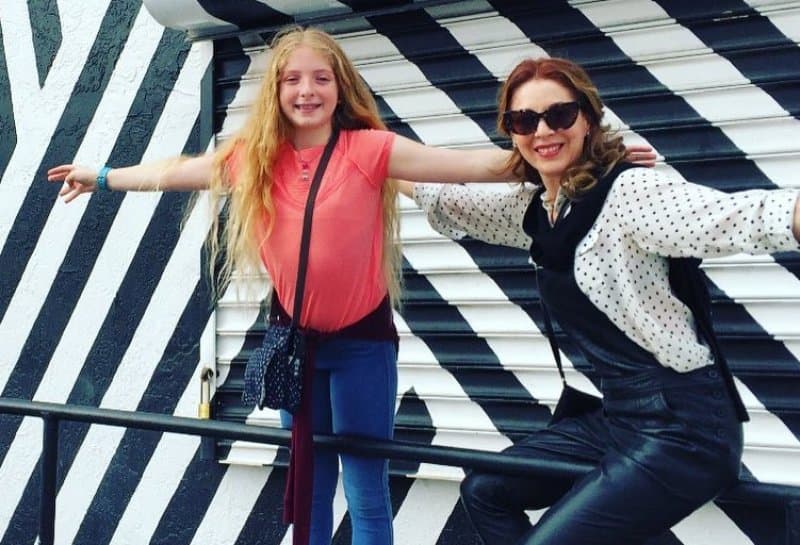 Constanza, hija de Edith González y Santiago Creel, celebró sus primeros 15 años de vida en familia y junto a sus medias hermanas, Paulina y Miranda.
