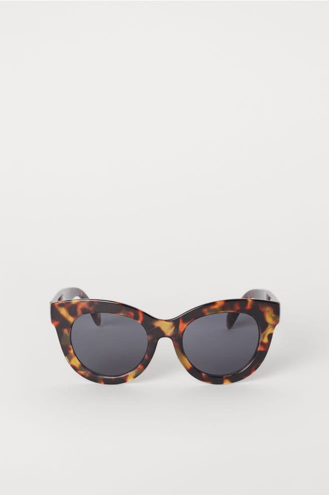 Los diseños vintage, estilo Cat Eye y con armazones retro son otra opción favorecedora para ti.