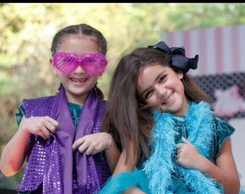 “Mis modelos... cuando se podía ir a fiestas infantiles!!! Tengamos Fe... y llenemos nuestra mente de cosas positivas!!! Qué te hace feliz??? A mí, ver la sonrisa de mis hijas!!!”, escribió Jacky en su publicación. 
<br>