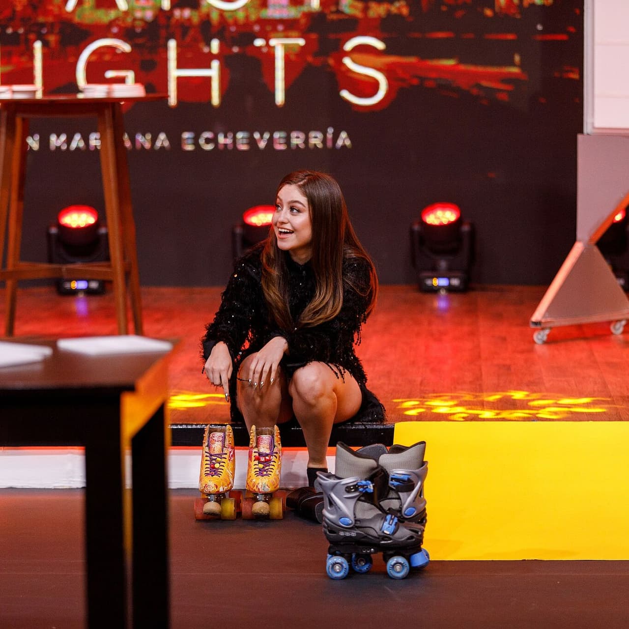 Karol Sevilla y Mariana Echeverría muestran sus habilidades con los patines