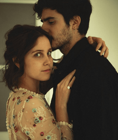 Muñoz en el pasado participó en telenovelas como 'Lola érase una vez', 'Verano de amor' y 'Zacatillo, un lugar en tu corazón', entre otras. La pareja contrajo matrimonio el 12 de diciembre de 2019.