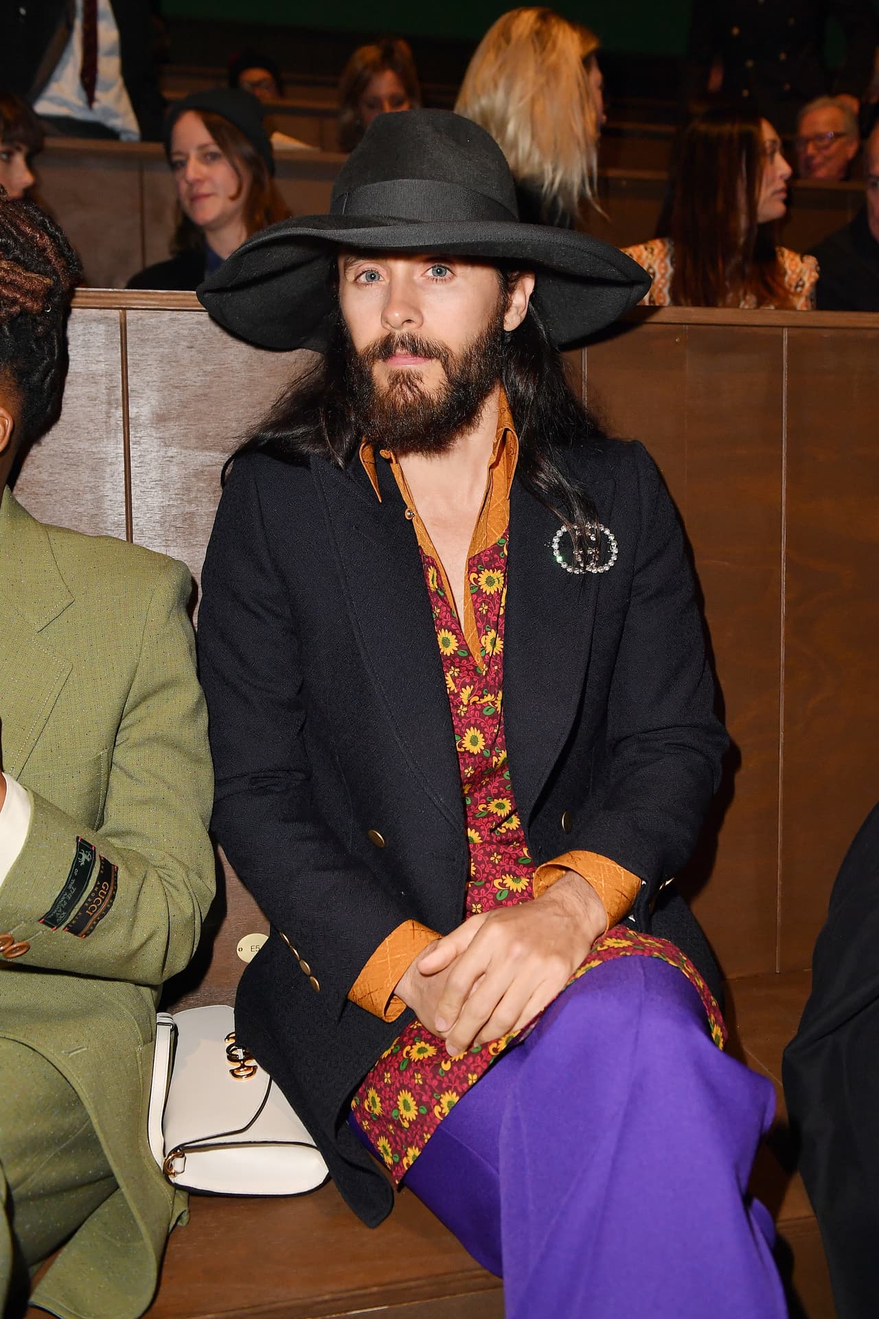 Tal vez sea su estilo juvenil lo que hace que 
<b>Jared</b> 
<b>Leto</b> aparente menos edad, pero la verdad es que a sus 48 años no tiene marcas en su piel que delaten que está a punto de llegar a los 50.