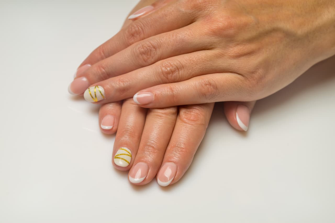 Las uñas en forma de almendra parece que aún estarán de moda en el 2019 pues han mostrado un aumento del 97% de búsquedas en Pinterest. Lo que sí ha cambiado es el sistema de pintado: en polvo. Este método estará en tendencia franca, pues la exploración de este tópico se incrementó 442%