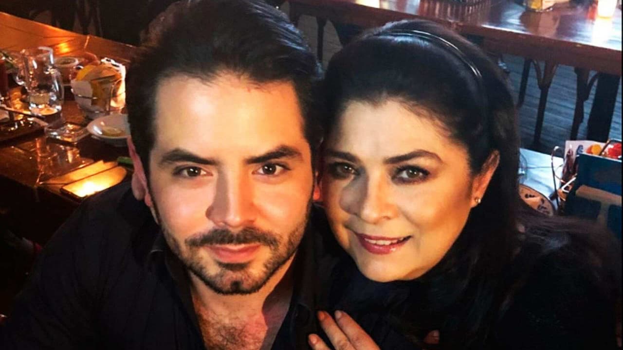 Victoria Ruffo pone a bailar a José Eduardo Derbez en TikTok