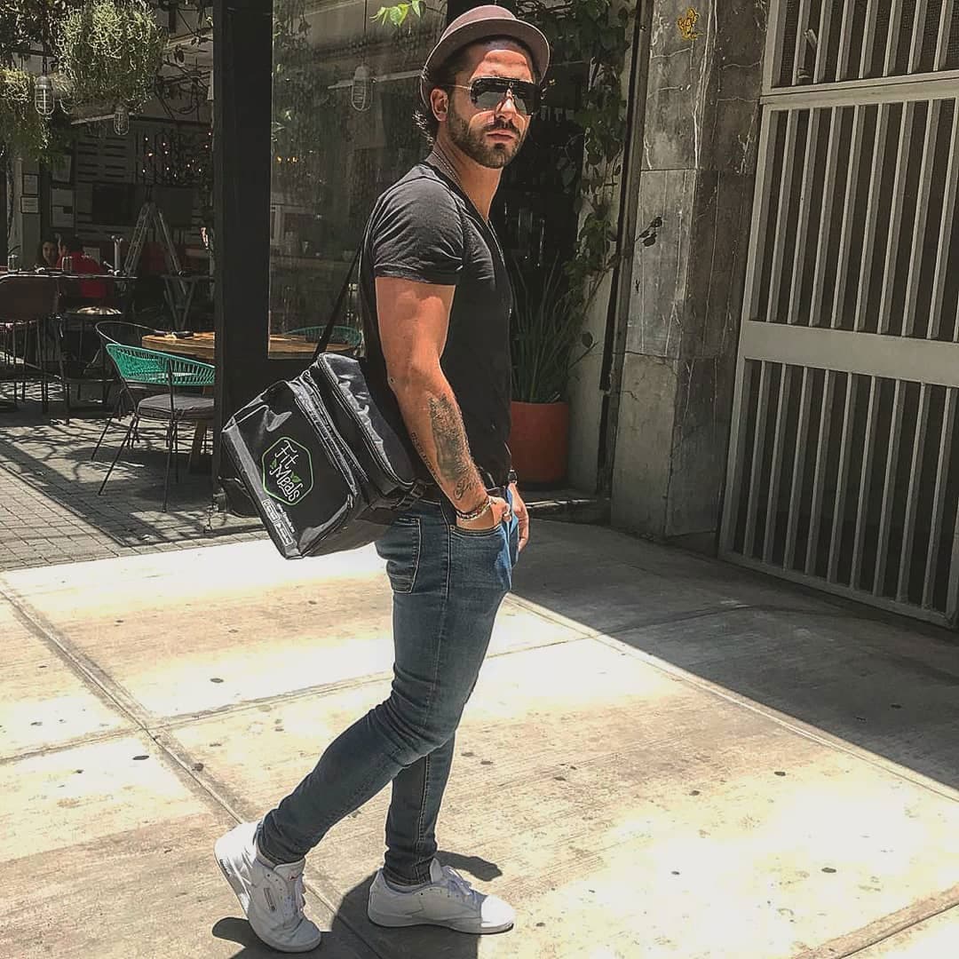 El conductor asegura que es el indicado para estar al frente de este programa por su “habilidad en el arte de la seducción”.