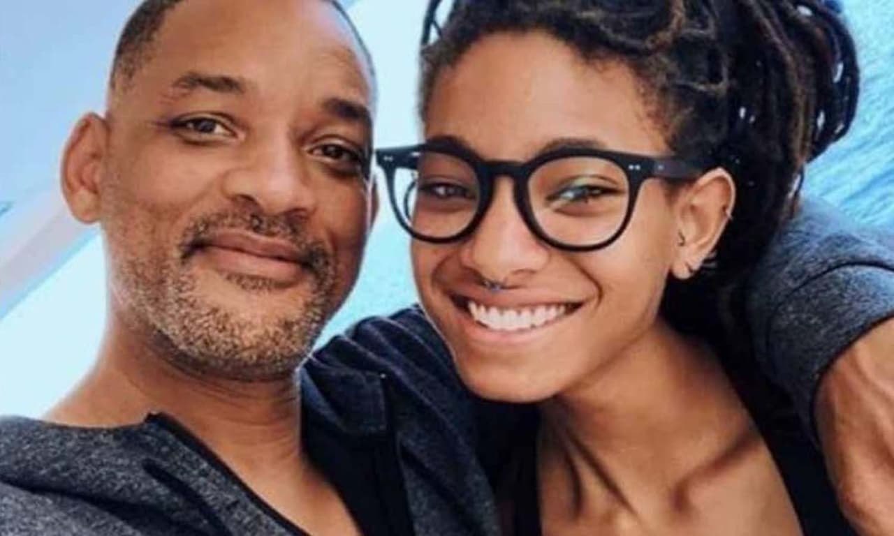 Willow Smith sin duda no solo tiene el nombre similar al de su famoso padre, Will, sino que pareciera que el actor estadounidense reencarnó en su hija.
<br>