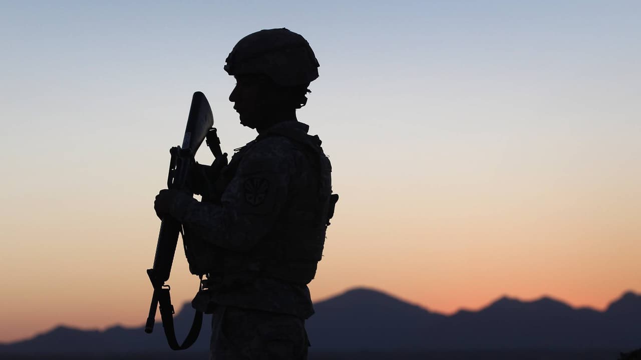 Alistan en frontera de Arizona nuevo sitio donde militares podrían detener migrantes