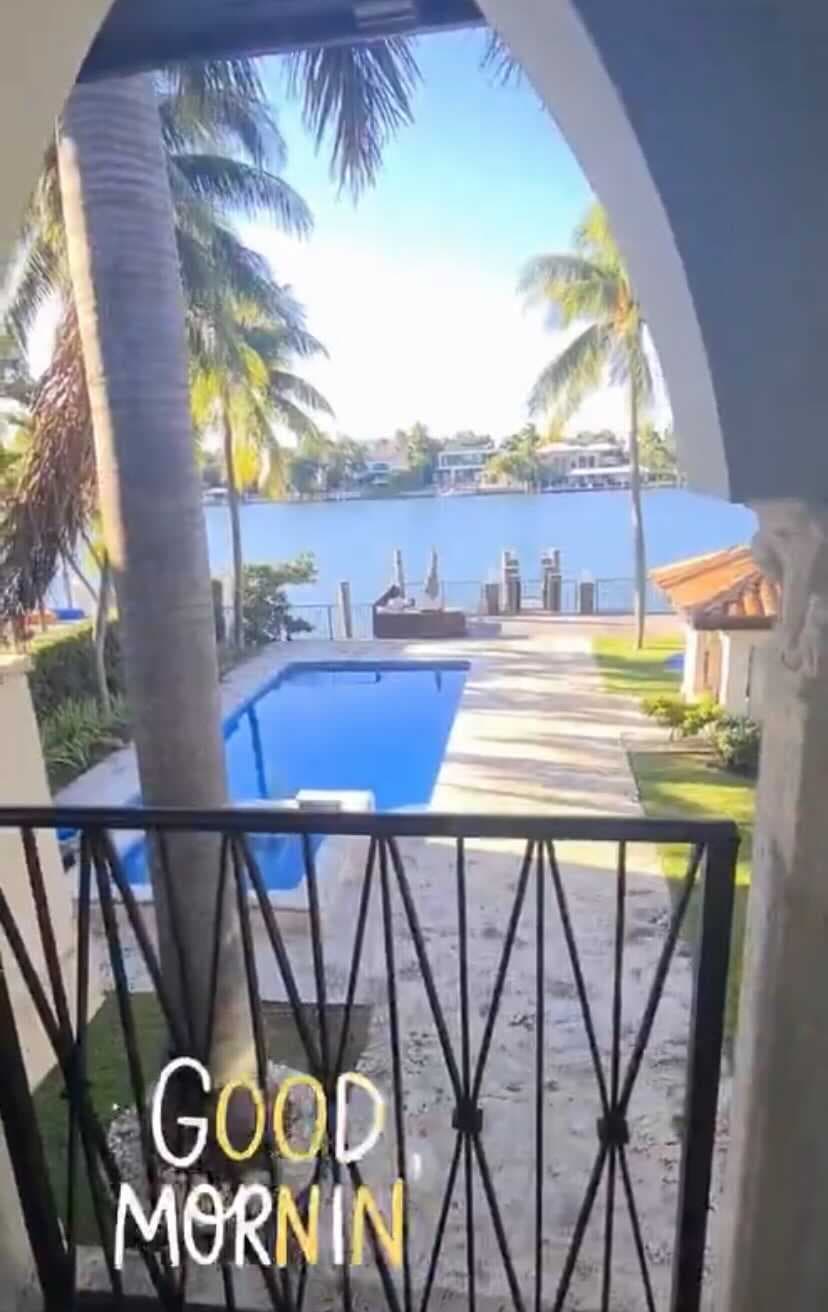 La hermosa vista desde la habitación de Jacky y Martín. 
<br>
<br>Desde ahí se puede ver la gran alberca y el lago que está alrededor.
<br>