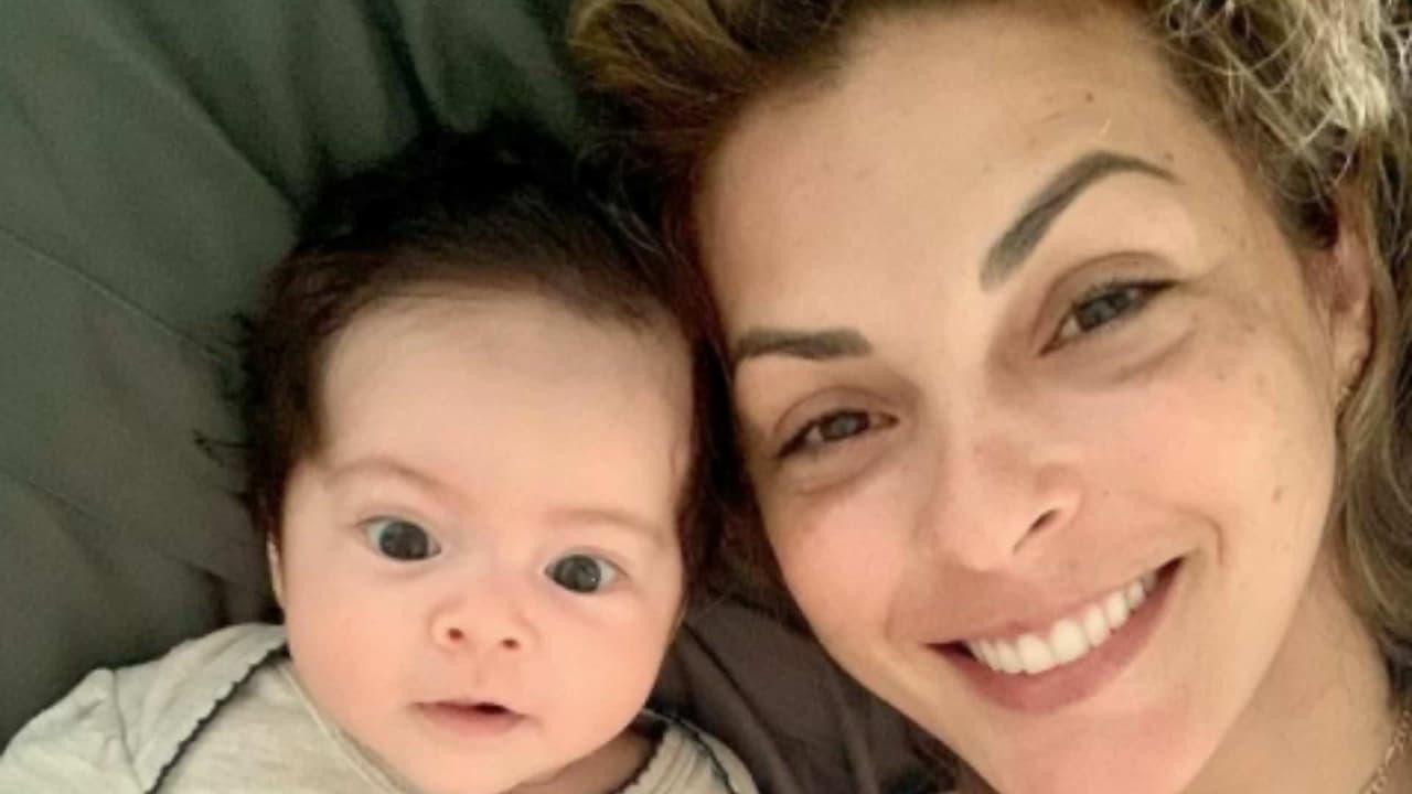 ‘Estoy seca’: La Jarocha cuenta que su hija está en brote de crecimiento y no para de comer