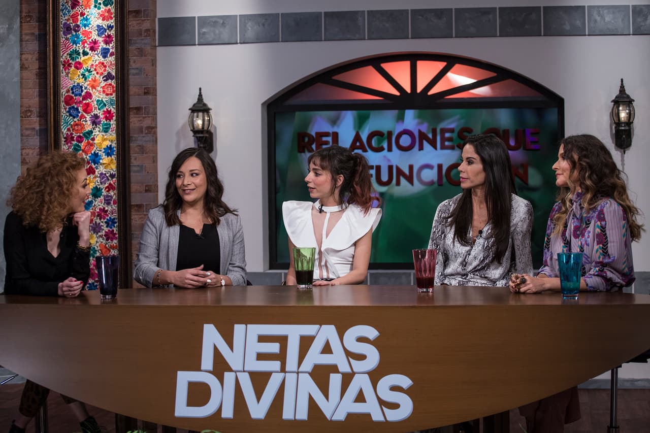 La terapeuta familiar, Wendy de la Paz, considera que en la actualidad uno de los retos es la tecnología, ya que puede llegar a dividir una relación. “A través de las redes sociales empezamos a buscar a los ex, entonces empezamos a tener este contacto y empieza el sentimiento con la otra persona y al final no te importa la persona que está a lado”.
