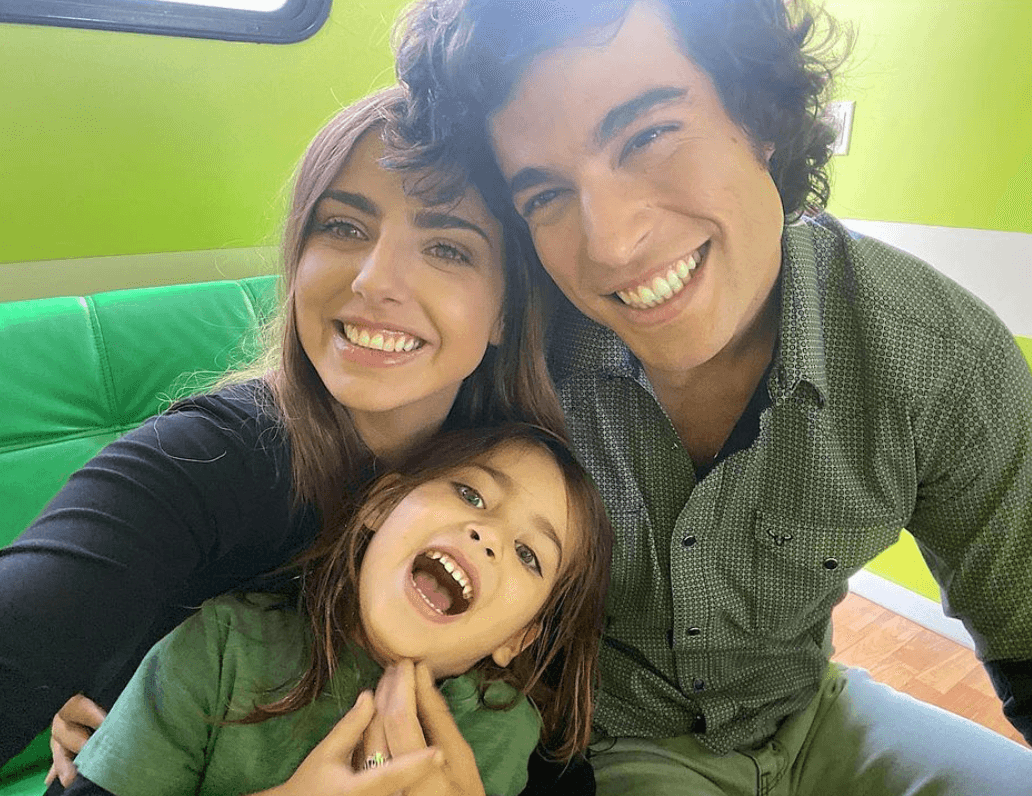 En agosto del año pasado, la revista 
<b>¡Hola!</b> entrevistó a la pareja y ahí Michelle declaró que la manera en la que Danilo trataba a su hijo hizo que se enamorara de él.
<br>
<br>“La relación que tiene Danilo con mi hijo es increíble. El cómo se dedicó a Marcelo me hizo enamorarme mucho más”, dijo la artista mexicana.