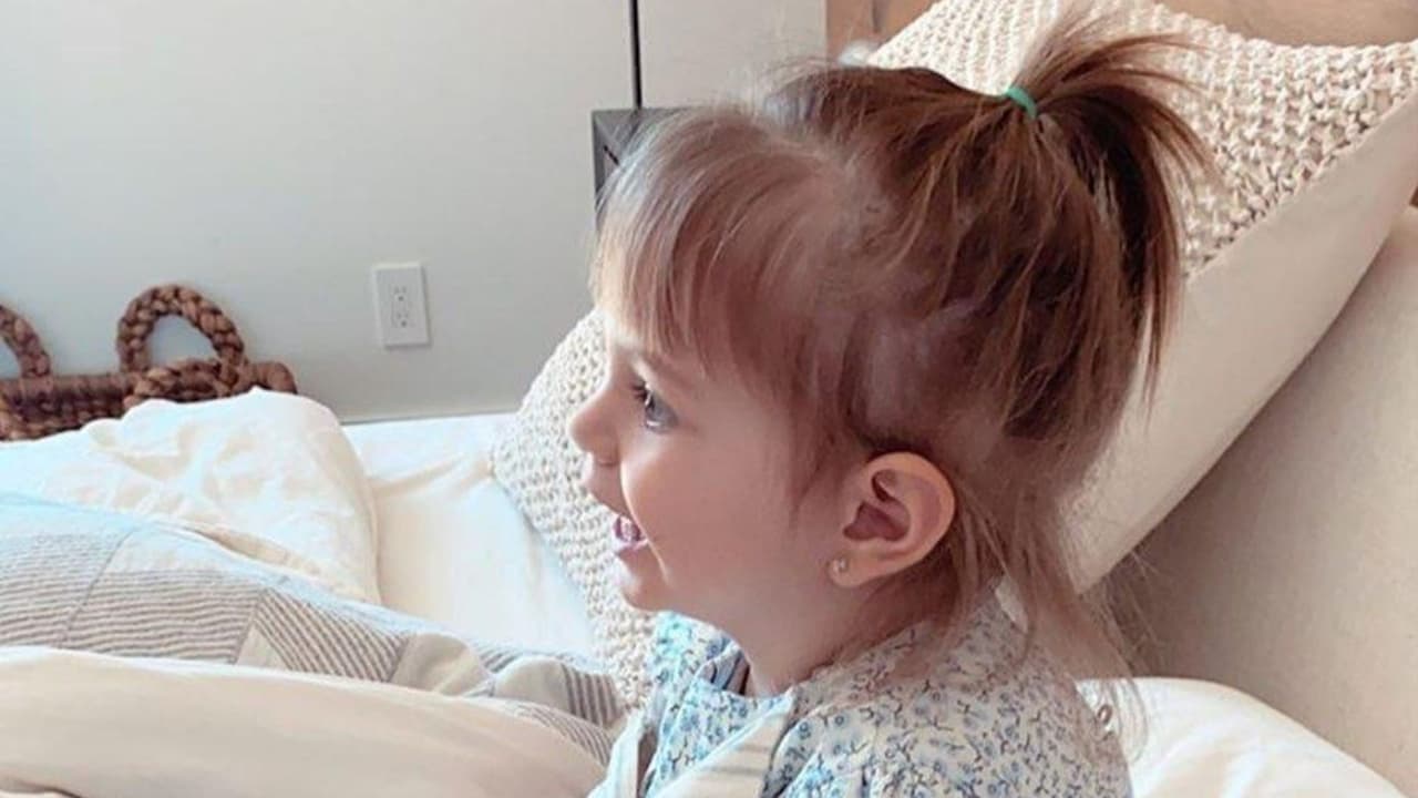 Video: Kailani provoca ternura al imitar a Elsa de ‘Frozen’ y ‘cantar’ como ella