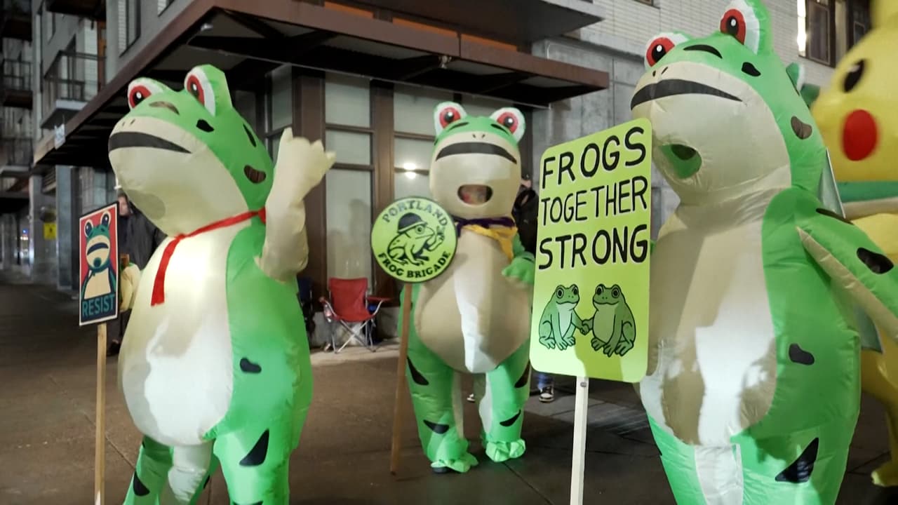 Se disfrazan de ranas y Pikachu: la respuesta en Portland al tétrico panorama que busca pintar Trump