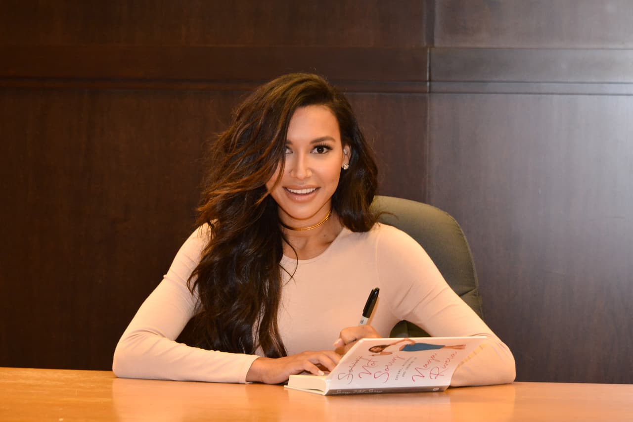 La misma Naya Rivera ya había enfrentado duras situaciones en su vida previas a los eventos ocurridos esta semana, entre ellas episodios de depresión y el desarrollo de trastornos alimenticios durante su juventud, como la anorexia. Estos momentos difíciles para la actriz, así como la revelación de un aborto mientras todavía grababa "Glee", fueron algunas confesiones que hizo cuando publicó el libro autobiográfico, "Sorry not sorry".