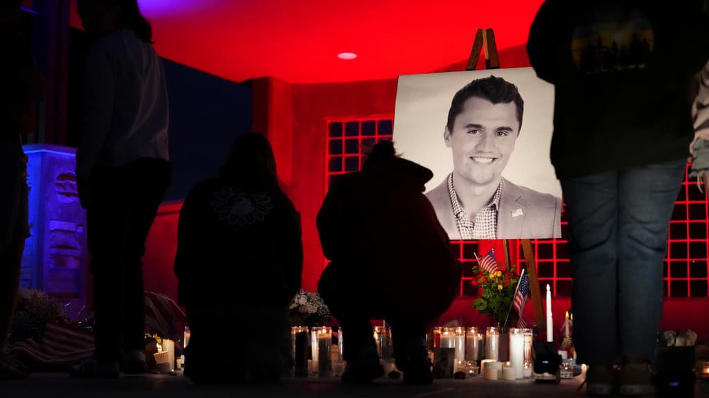 En un minuto: El sospechoso del asesinato de Charlie Kirk no está cooperando con las autoridades