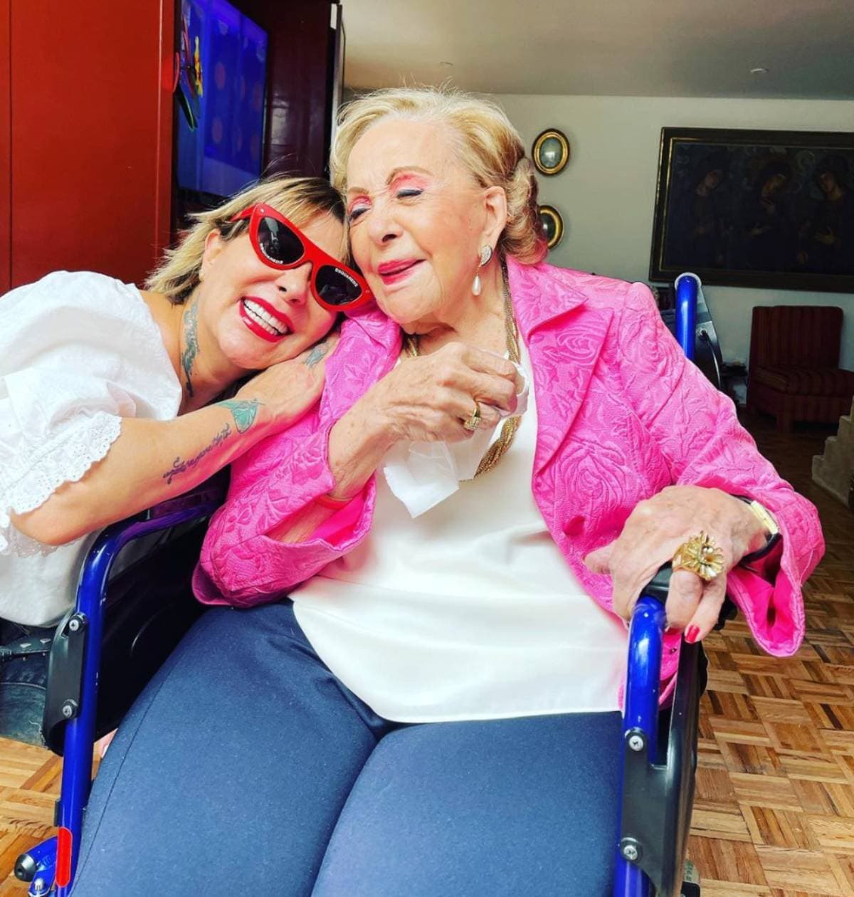 Alejandra Guzmán dice que quiere ‘envejecer sabroso’ como Silvia Pinal
