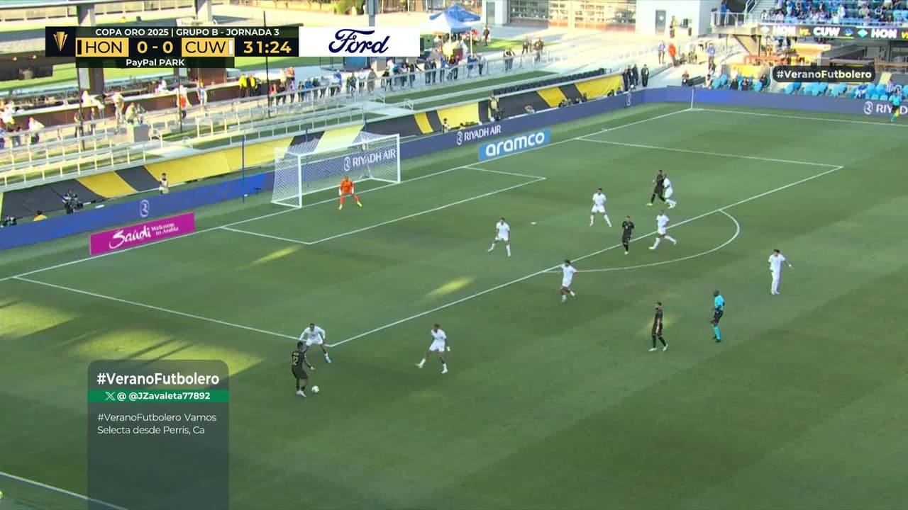 ¡GOL!  anota para Honduras. Jorge Álvarez