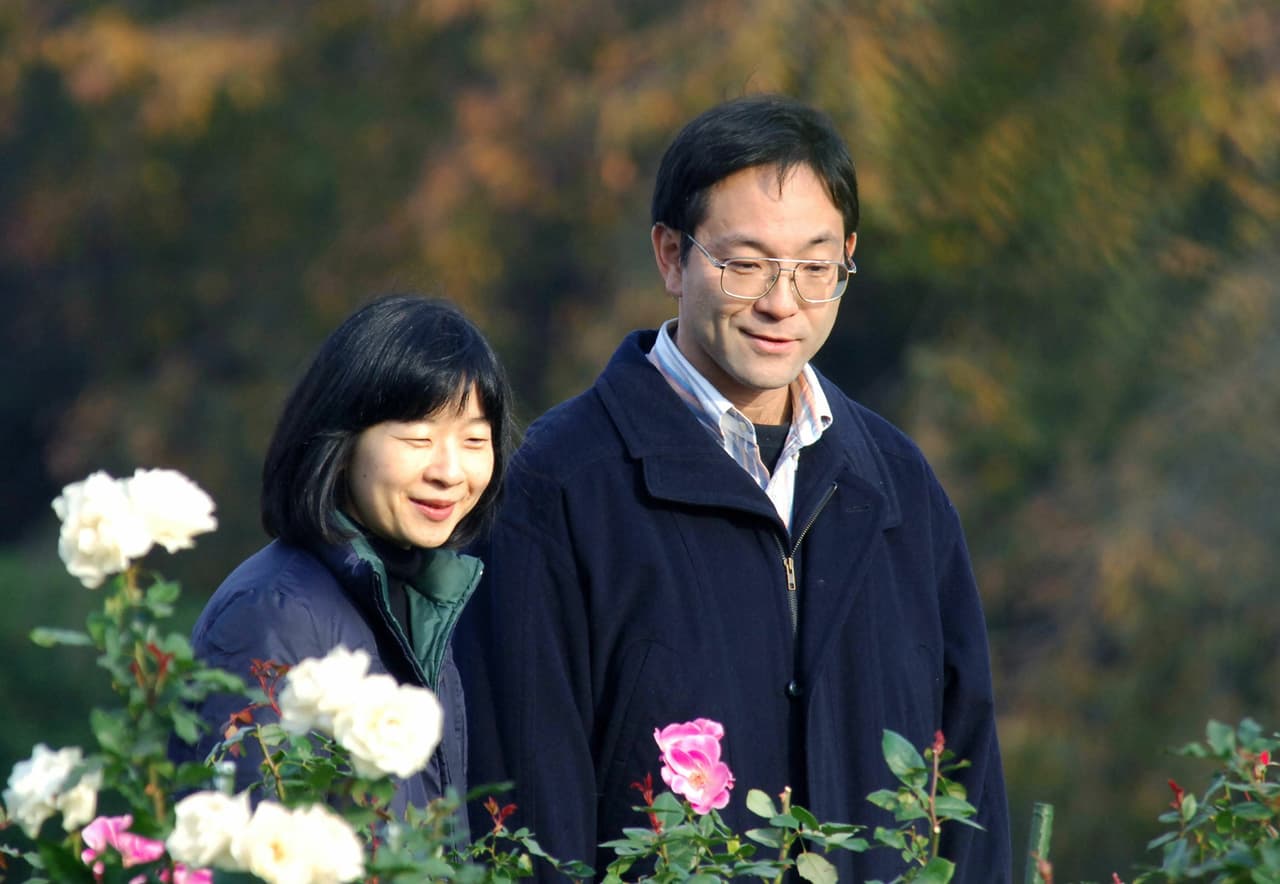 En 2005, la princesa Sayako, la hija menor de los que fueran emperadores de Japón hasta abril del año pasado, decidió casarse con el funcionario municipal y urbanista, Yoshiki Kuroda. En su fiesta de compromiso, la joven anunció que abandonaría la casa imperial y su título de alteza por amor.