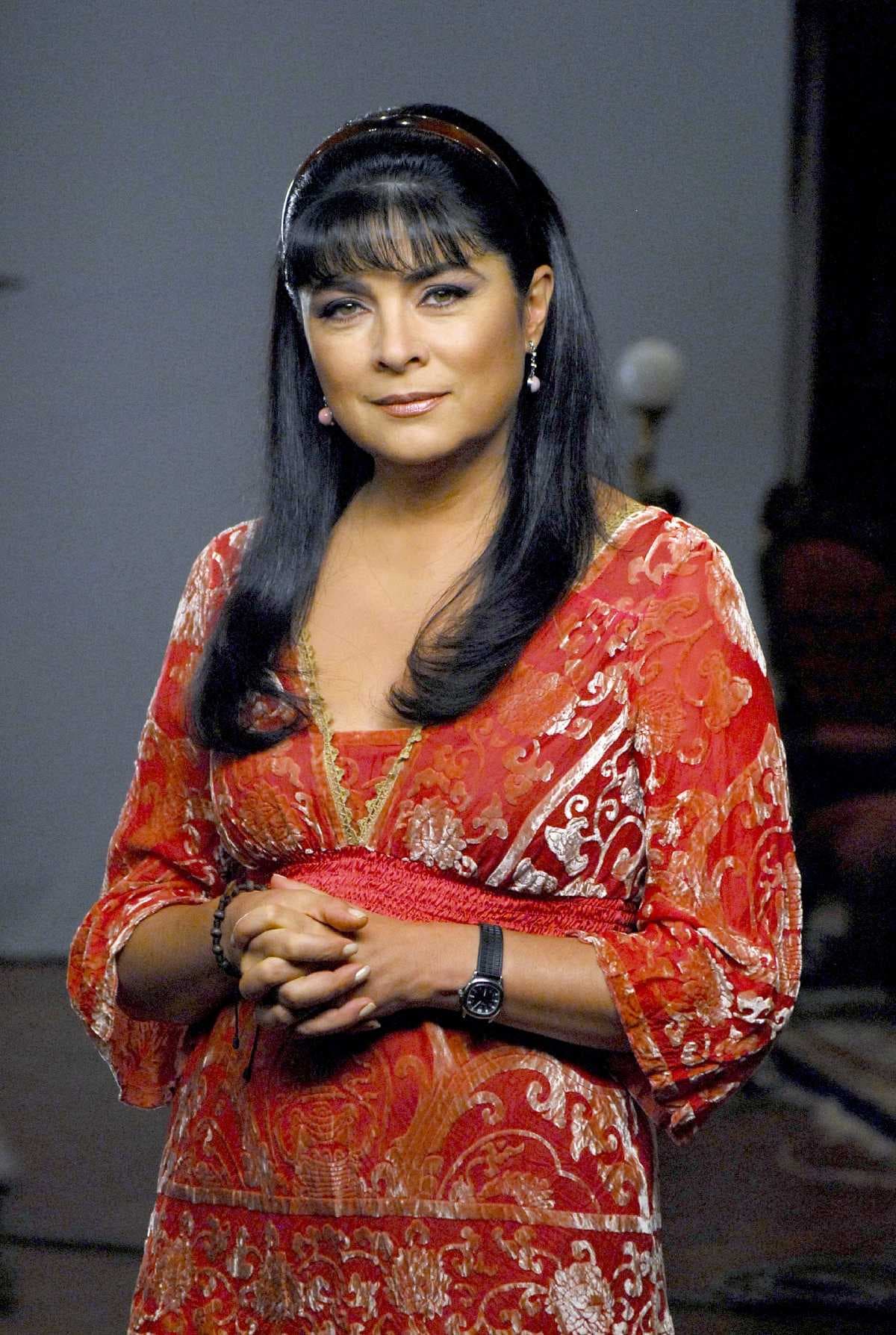 Victoria Ruffo comparte foto del recuerdo y fans la llegan de halagos