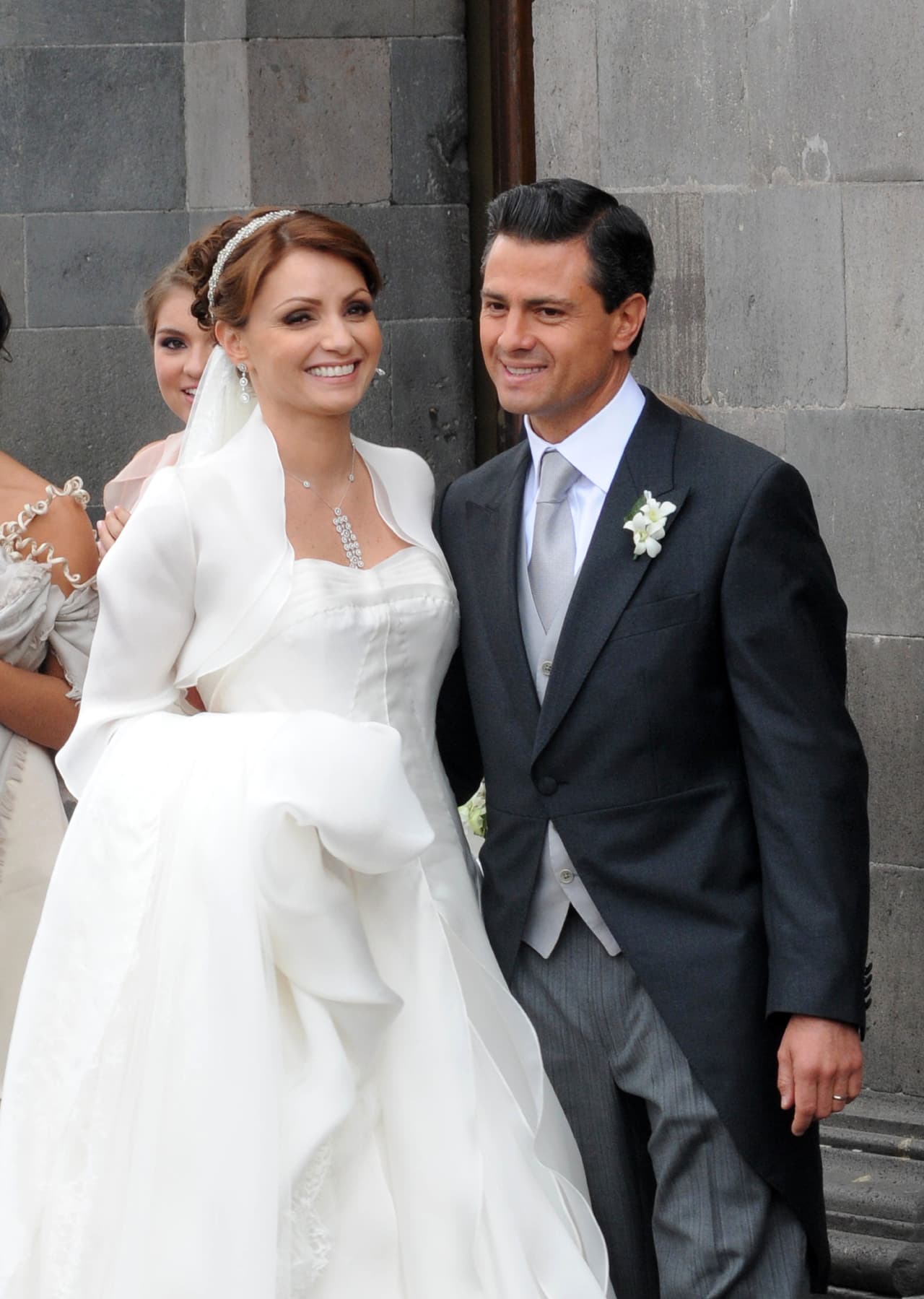 El 27 de noviembre de 2010, Peña Nieto y Rivera se casaron en la catedral de Toluca a puerta cerrada, según informó Milenio.
