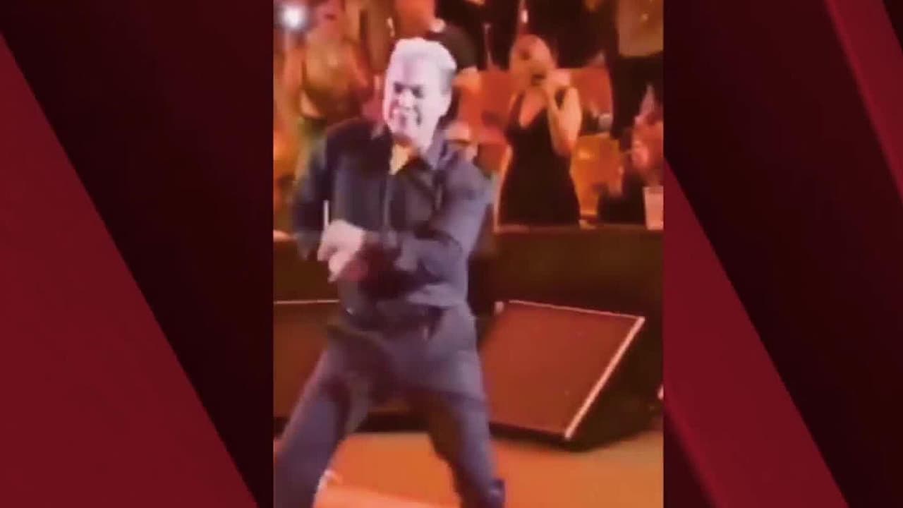 Cristian Castro sorprende con su forma de bailar en show