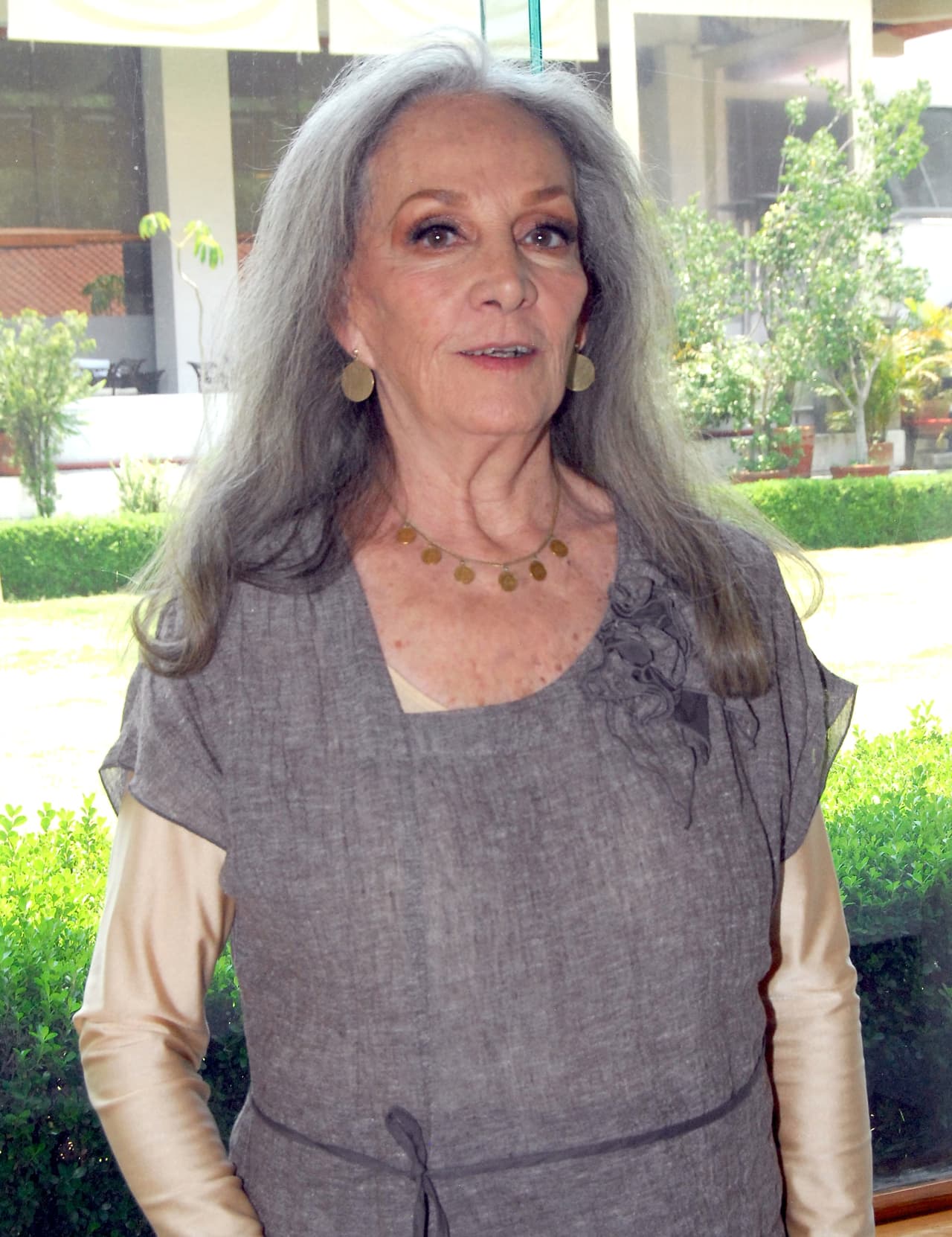 La noche del pasado martes 9 de marzo, se confirmó el fallecimiento de Isela Vega a los 81 años de edad. La primera actriz dedicó su vida al cine, al haber actuado en más de 100 películas.