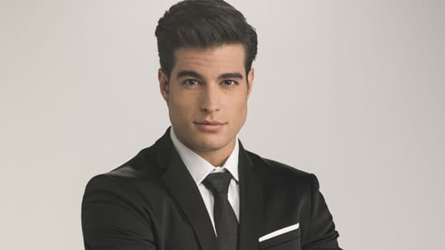 En 2016 fue nominado por la revista Tvynovelas como el mejor actor revelación.