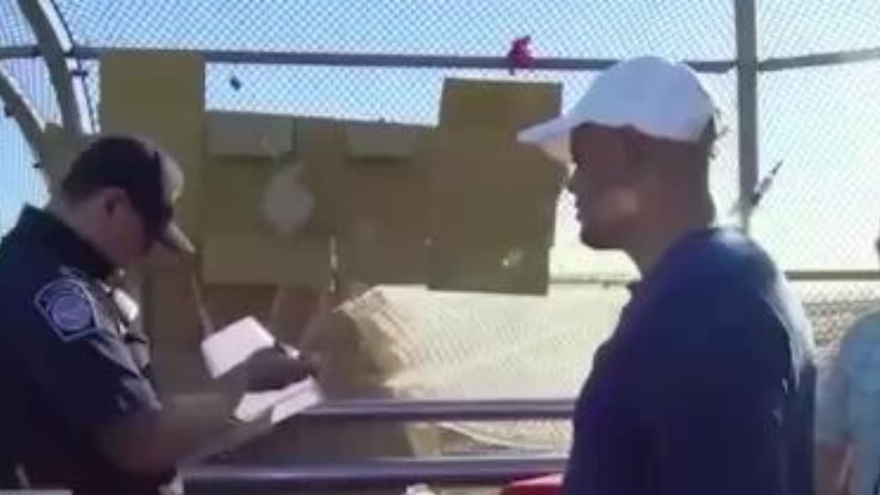Arrestan a hispano en Arizona por no apuntarse en el registro de inmigrantes de USCIS
