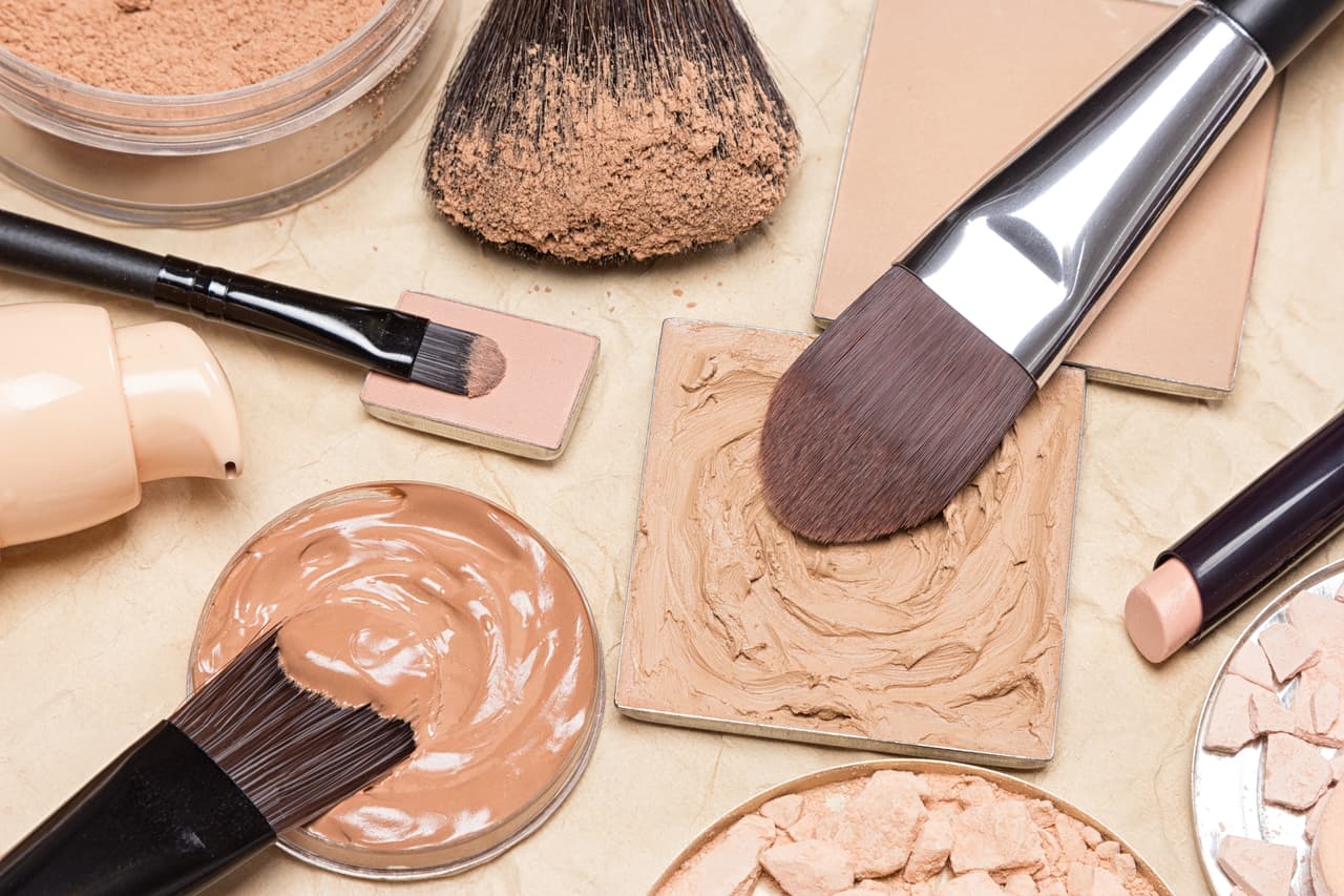 El maquillaje tiene un orden correcto de aplicarse con el fin de crear armonía en nuestro rostro.