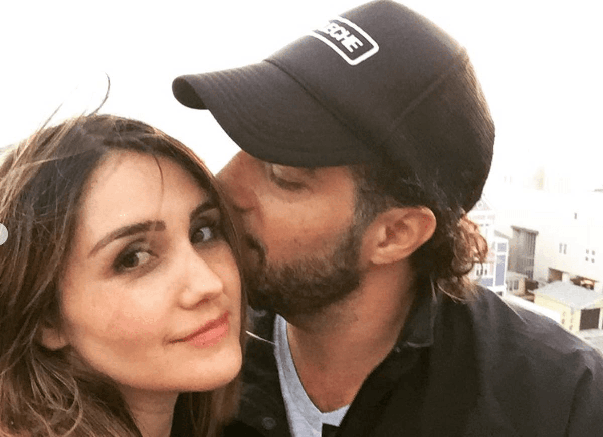 Dulce María impacta con el mensaje que le dedicó a su esposo por su tercer aniversario