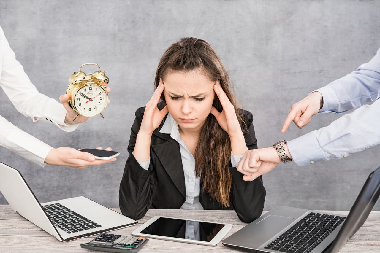 1. Aumenta las endorfinas disminuyendo el estrés, el enojo y la tensión.