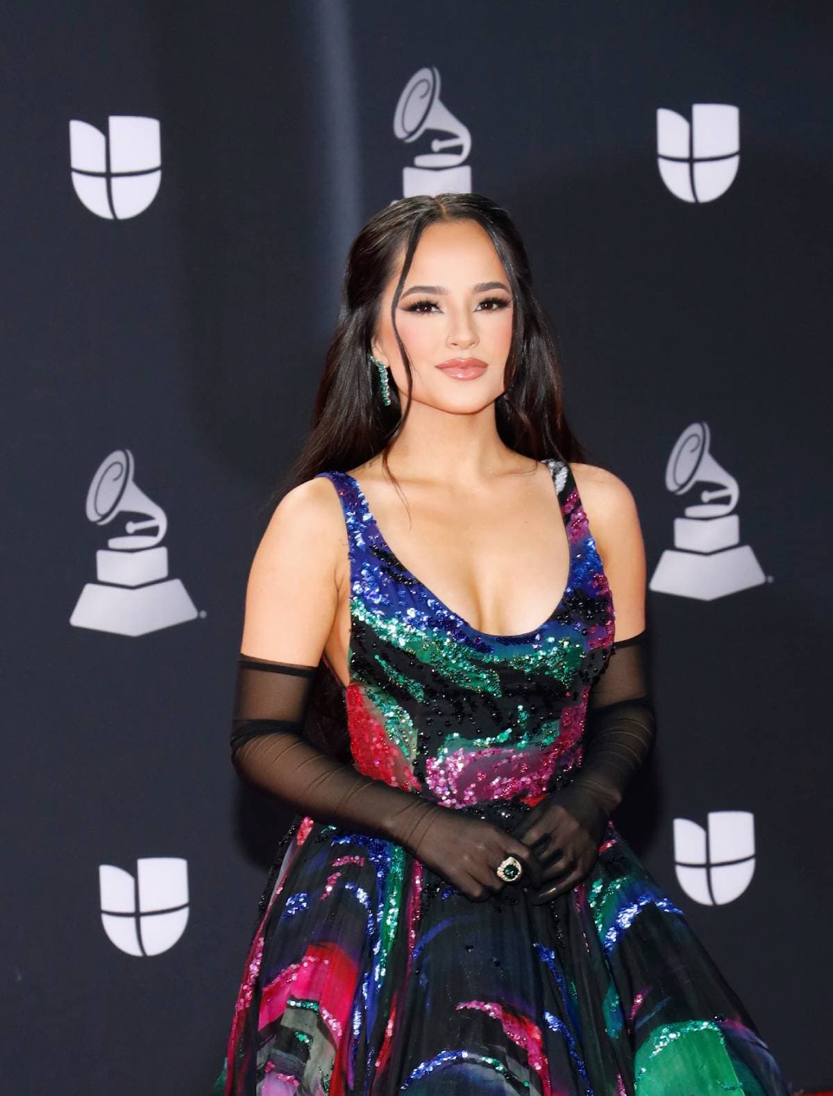 Becky G apareció sin su anillo de compromiso tras escándalo de su ex