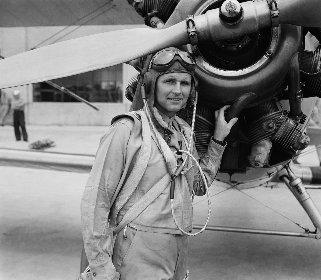 Joe Kennedy Jr. fue piloto en la armada durante la Segunda Guerra Mundial, en la que tuvo un fatal accidente mientras se encontraba en una misión, el 12 de agosto de 1944.