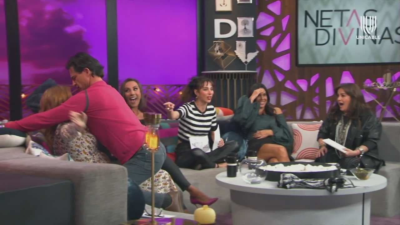 Jorge Aravena saca su lado sensual y le baila a Daniela Magun